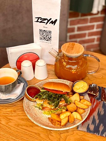 Бургер с креветкой и семгой