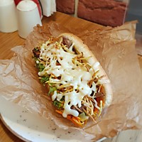 Хот дог с рубленой говядиной