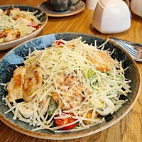 Цезарь с курицей
