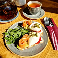 Яйцо пашот с семгой
