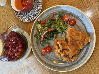 Куриный шницель с салатом