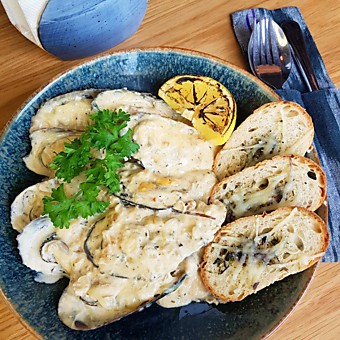 Мидии в сырном соусе