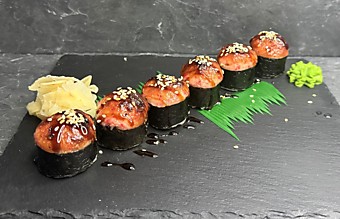 Запеченный ролл с креветкой