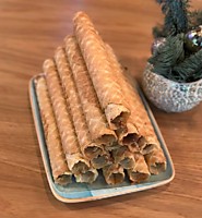 Вафельная трубочка со сгущенкой