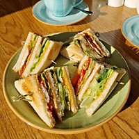 Сэндвич IZYM с курицей и овощами