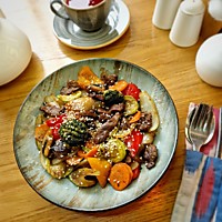 Говядина с овощами