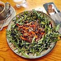 Салат теплый с говядиной